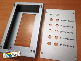 Aluminium belpaneel incl gaten, tekst en behuizing